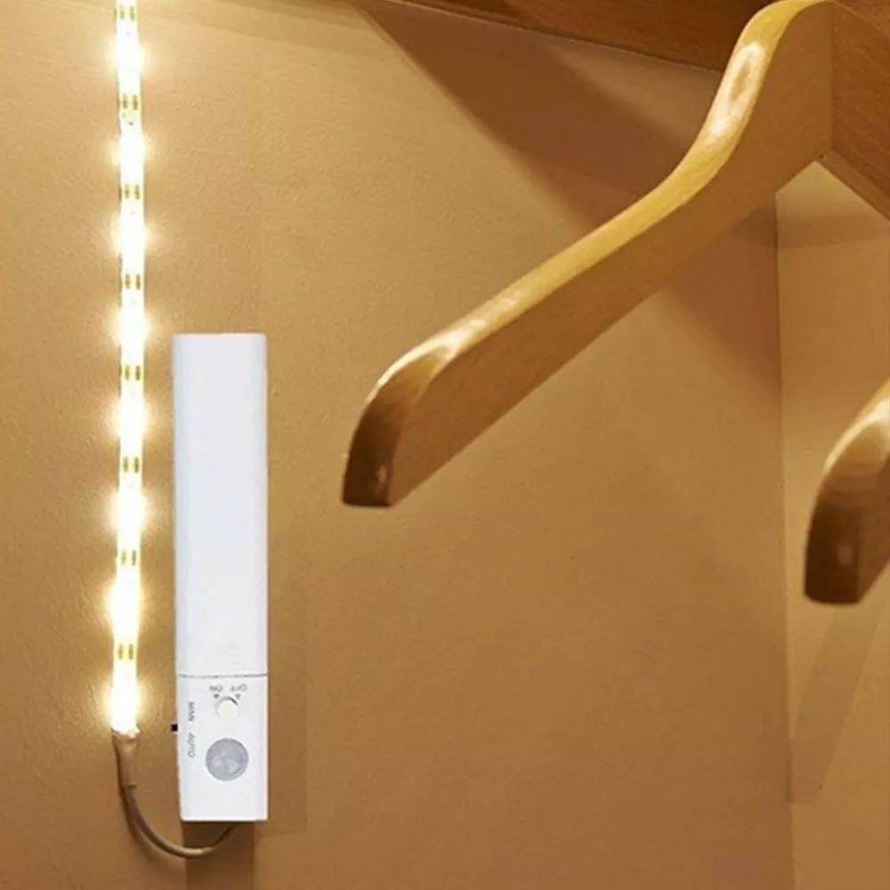 1m 2,4W/m stænktæt LED strip - 6V DC, IP65, PIR sensor, batteri, 30 LED pr. meter - Kulør : Varm billede