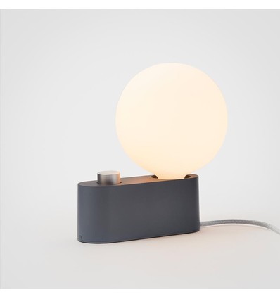 Outlet: RESTSALG - Tala Alumina Bordlampe E27 i Sort inkl. Sphere IV LED Pære Ra95 Dæmpbar