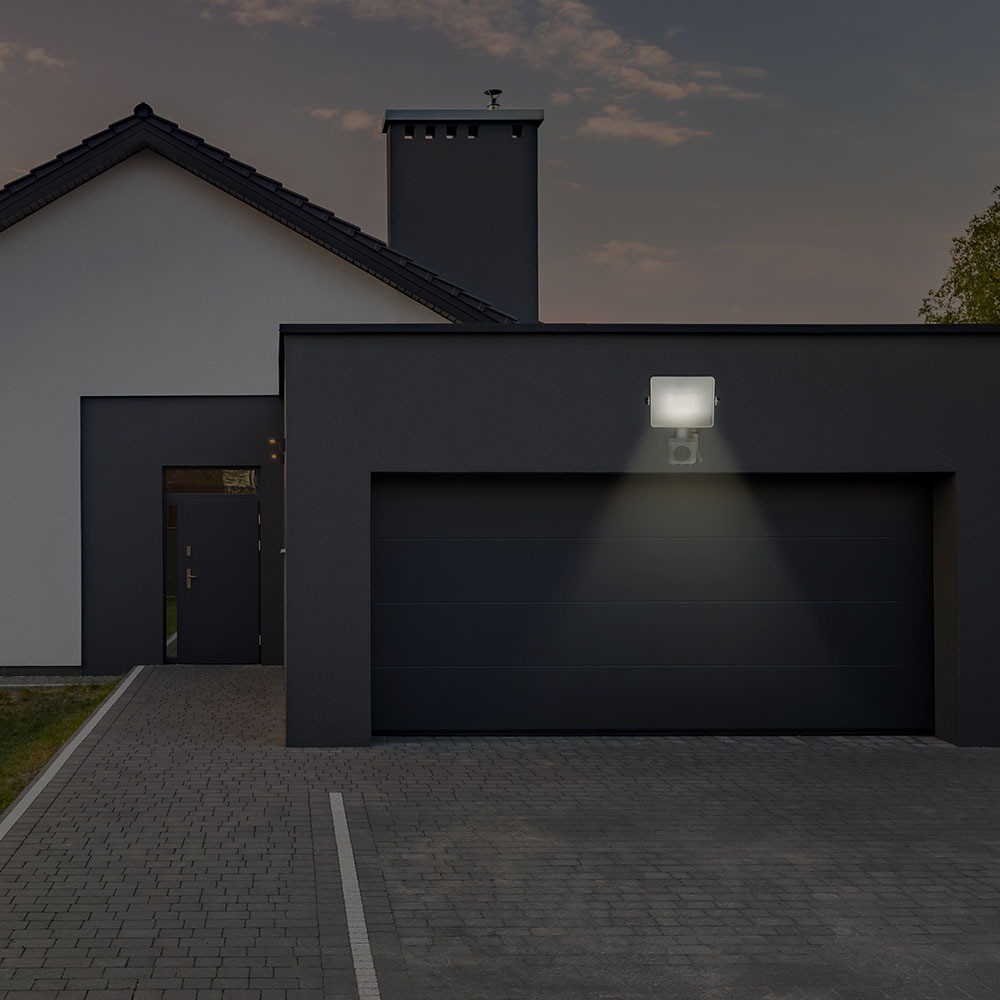 30W LED projektør med sensor - Samsung LED chip, 2400lm, IP65, varm hvid, 5 års garanti - Kulør : Varm