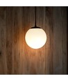 Ø20cm pendel loftlampe, mat sort - IP44, E27 fatning, opal hvid kugle, aluminium og plast, uden lyskilde