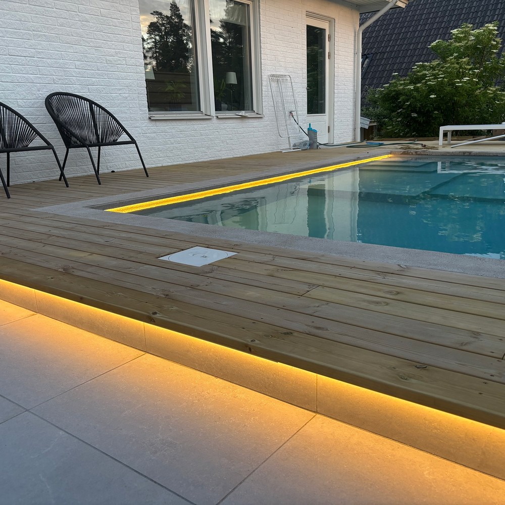 15m 7,5W/m Pool strip vandtæt - 24V DC, IP68, 120 LED pr. meter - Kulør : Neutral