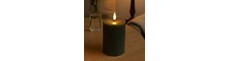 LED Bloklys 10cm høj, smelte-look, flammeeffekt - Ø7,5cm, 10cm høj, virker m. fjernbetj, ægte stearin, Dyb grøn