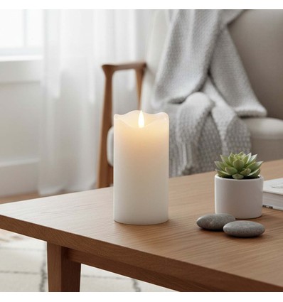 LED Bloklys 15cm høj, flammeeffekt, hvid - Ø7,5cm, 15cm høj, virker med fjernbetj, timer, ægte stearin