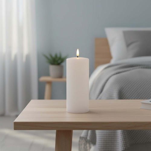 LED Bloklys 17,5cm høj, smelte-look, flammeeffekt - Ø7,5cm, 17,5cm høj, virker m. fjernbetj, timer, ægte stearin