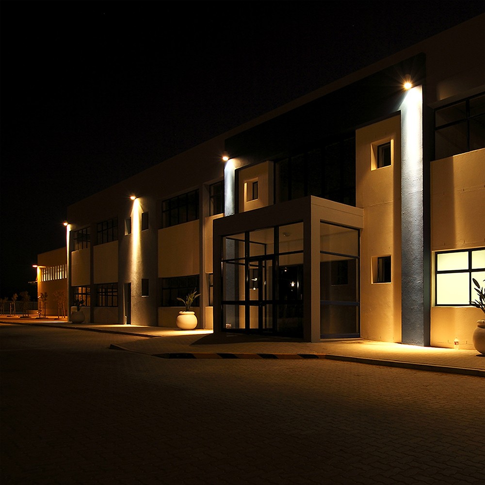 200W LED projektør - IP65, 4000K, sort kabinet, udendørs - Kulør : Kold