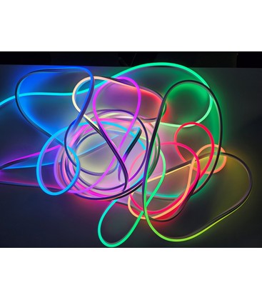 Stemningsbillede af RGBIC Neon Flex monteret i et moderne interiør.