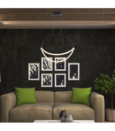 Sort 60cm LED pendel monteret i et moderne erhvervsmiljø med fokus på stilrent design.