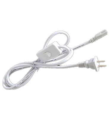 Kabel med monteret stikprop og afbryder til direkte tilslutning i stikkontakt.