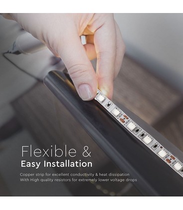 Montering af kraftig LED strip under køkkenskabe for optimalt arbejdslys.