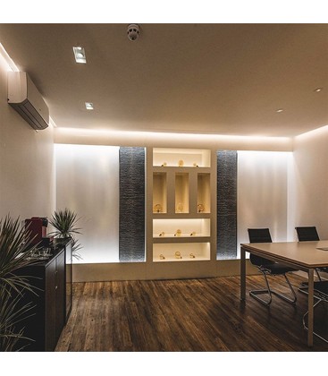Stænktæt IP65 LED strip anvendt i et miljø med behov for fugtbeskyttelse.